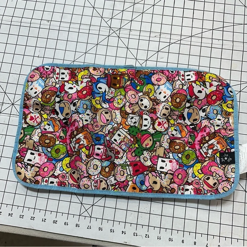Tokidoki x Jujube sz 21 x 12 travel changing pad